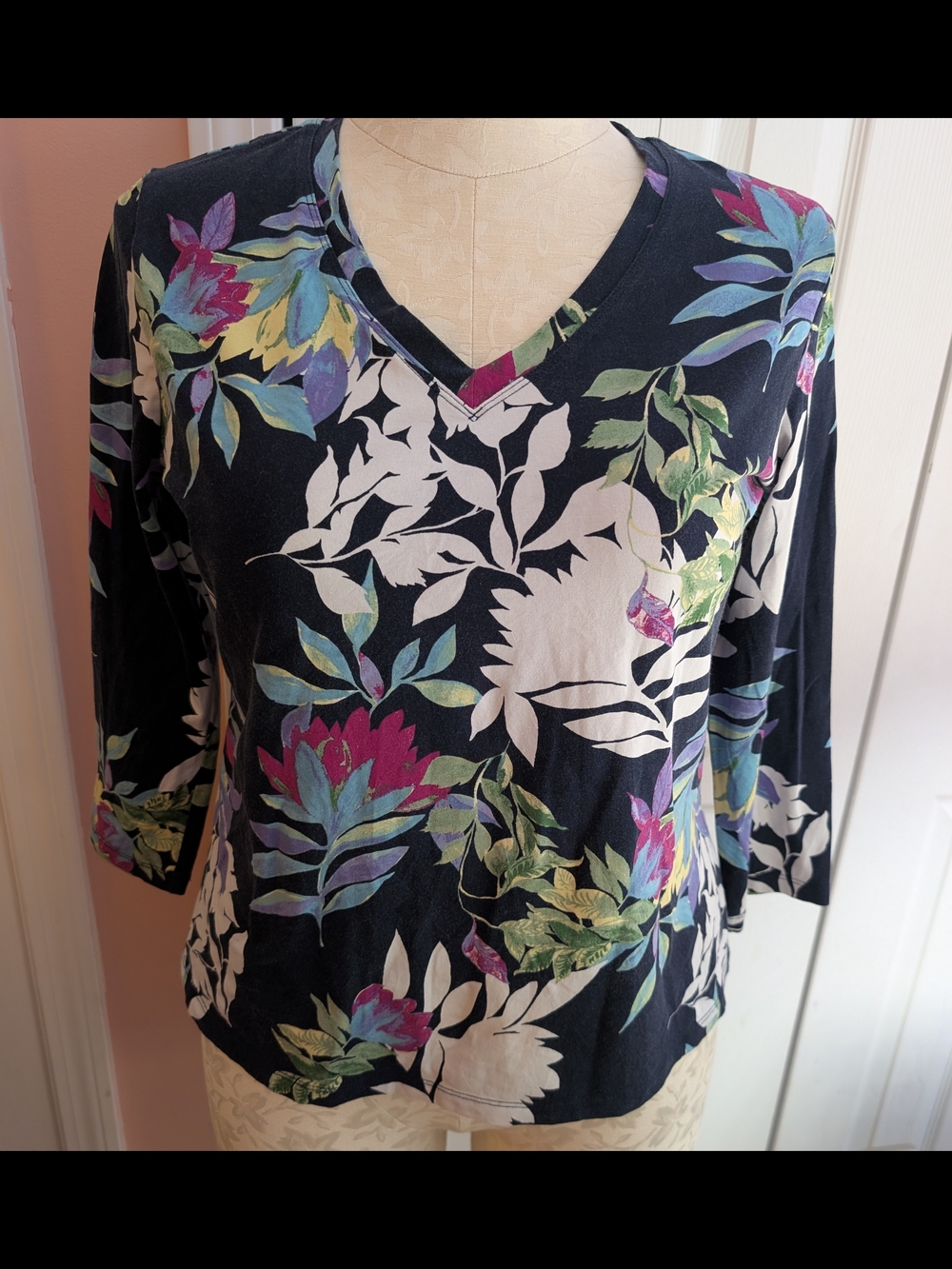 Chico's Navy V-Neck Top with Multicolor Floral Trim Size L/2